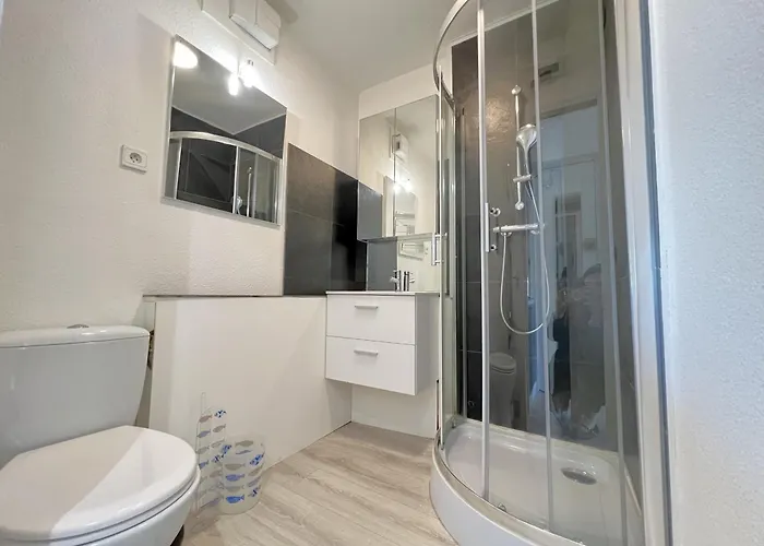 En Bord De Avec Acces Direct A La Et Parking Securise - Fr-1-474-288